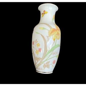 Vintage White Floral Vase Butterfly Japan Mid Century Shaddy Mino 8" Grannycore
